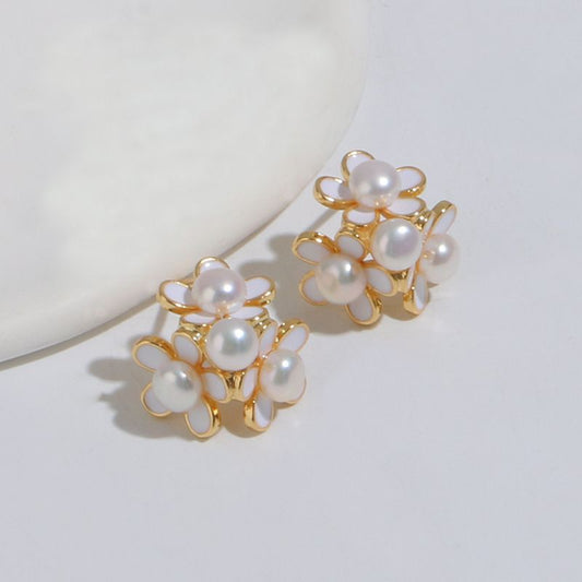 Miss Daisy Pearl Stud Earrings