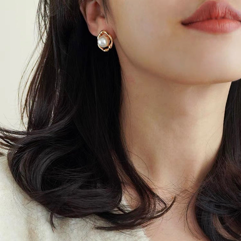 Ethereal Pearl Stud