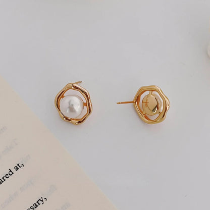 Ethereal Pearl Stud