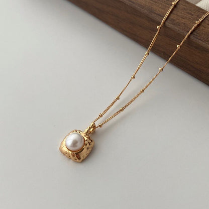 Cubical Elegance Pearl Necklace